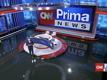 moderatorske-studio-prvky-plexisklo-prima-cnn.png