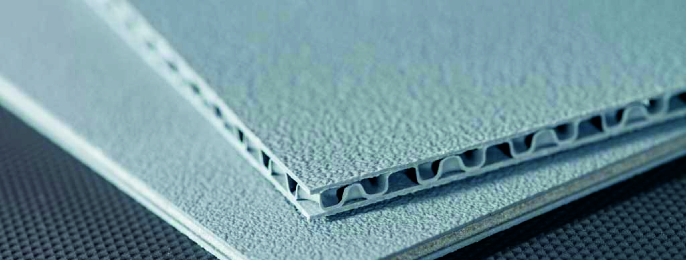 con-pearl-liners-structured-surface.jpg