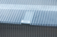 Sicherung und Verbindung der Hohlkammer-Polycarbonatfüllungen Sicherung und Verbindung des Polycarbonates